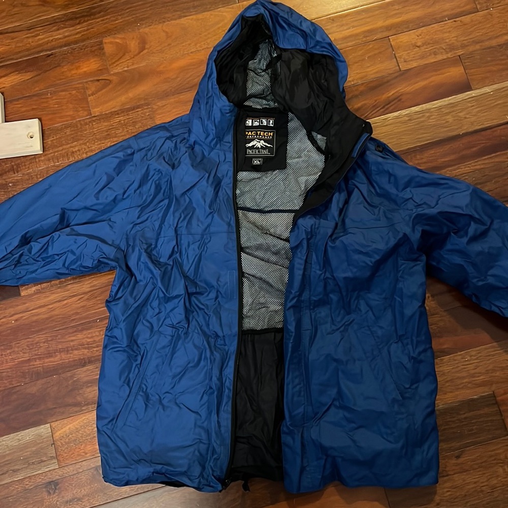 Pac Tech rain jacket. Youth XL. Blue